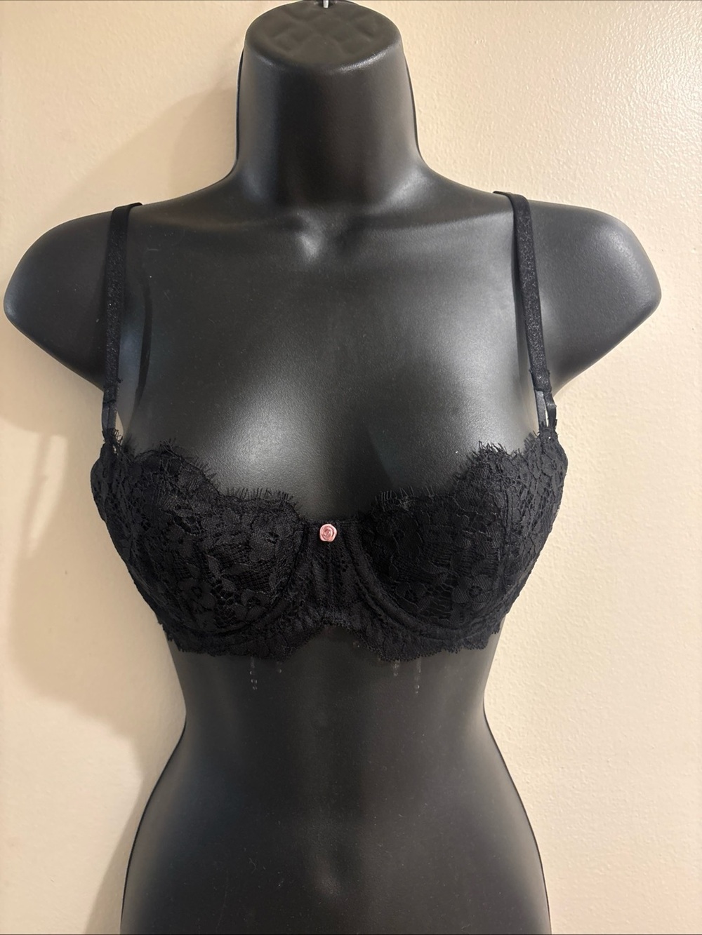 NWT Victoria’s Secret Dream Angels Push Up Without Padding Bra 32c